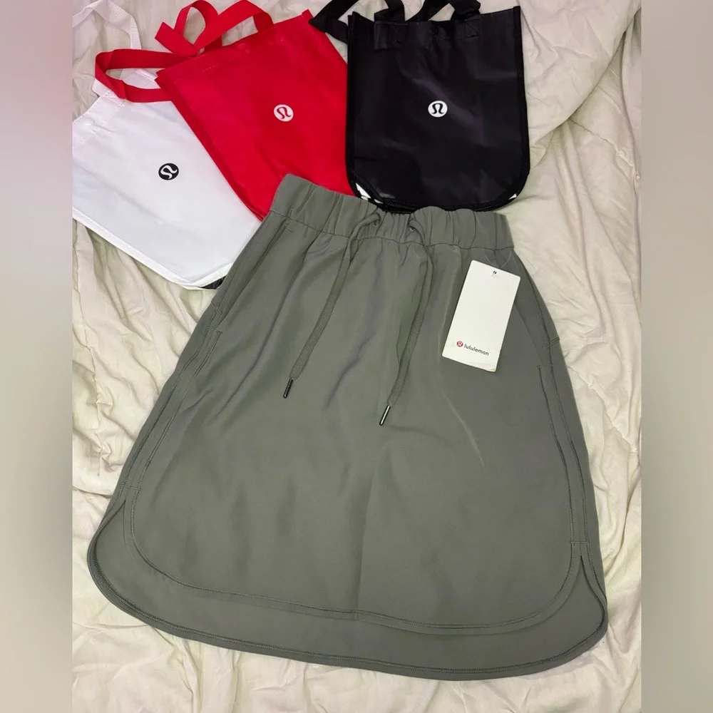 Lululemon On The Fly Skirt Size 4 NWT! - Picture 1 of 12